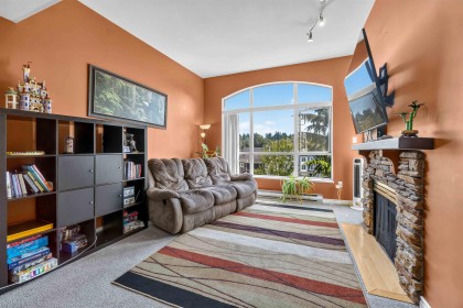 Photo 3 at 422 - 2551 Parkview Lane, Central Pt Coquitlam, Port Coquitlam