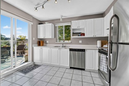 Photo 14 at 422 - 2551 Parkview Lane, Central Pt Coquitlam, Port Coquitlam