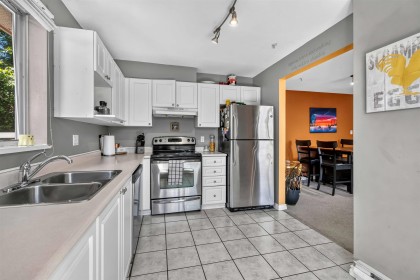 Photo 11 at 422 - 2551 Parkview Lane, Central Pt Coquitlam, Port Coquitlam