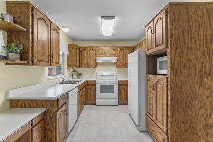 Photo 12 at 23439 Nightingale Avenue, Cottonwood MR, Maple Ridge