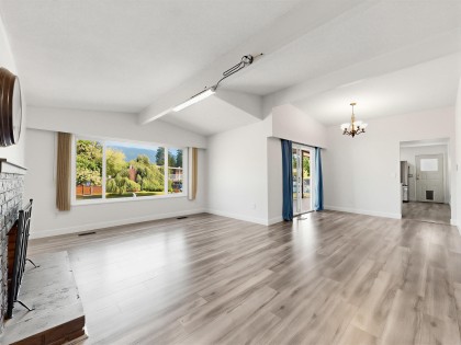 Photo 2 at 1152 Glade Court, Birchland Manor, Port Coquitlam