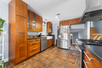 Photo 10 at 1857 Warwick Avenue, Lower Mary Hill, Port Coquitlam