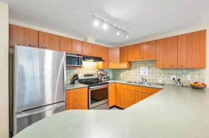 Photo 4 at A304 - 2099 Lougheed Highway, Glenwood PQ, Port Coquitlam