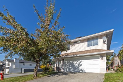 Photo 2 at 2287 Stafford Avenue, Mary Hill, Port Coquitlam