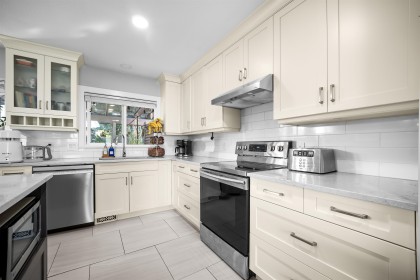 Photo 10 at 12462 231a Street, East Central, Maple Ridge
