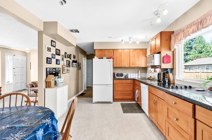 Photo 11 at 21437 122 Avenue, West Central, Maple Ridge