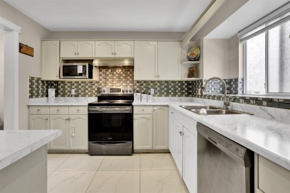 Photo 2 at 11 - 11875 210 Street, Southwest Maple Ridge, Maple Ridge