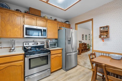 Photo 12 at 23410 Nightingale Avenue, Cottonwood MR, Maple Ridge