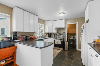 Photo 8 at 22760 Balabanian Circle, East Central, Maple Ridge