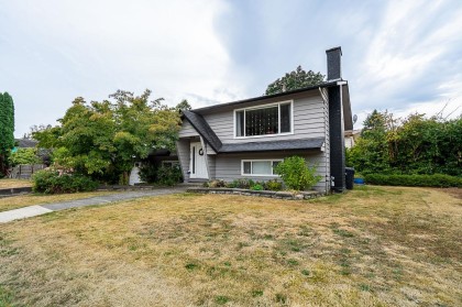 Photo 2 at 3067 Newberry Street, Birchland Manor, Port Coquitlam