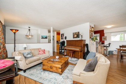 Photo 6 at 3067 Newberry Street, Birchland Manor, Port Coquitlam