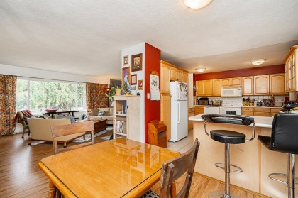 Photo 9 at 3067 Newberry Street, Birchland Manor, Port Coquitlam