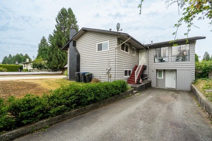 Photo 4 at 3067 Newberry Street, Birchland Manor, Port Coquitlam