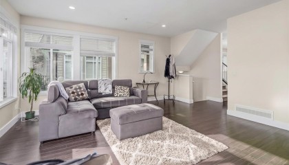 Photo 11 at 51 - 22865 Telosky Avenue, East Central, Maple Ridge