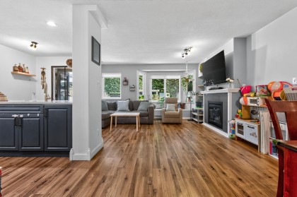 Photo 6 at 10 - 11950 232 Street, Cottonwood MR, Maple Ridge