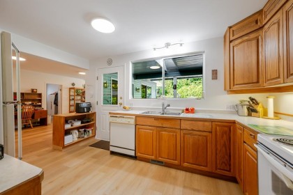 Photo 9 at 25465 Hilland Avenue, Websters Corners, Maple Ridge