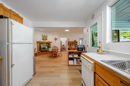 Photo 10 at 25465 Hilland Avenue, Websters Corners, Maple Ridge
