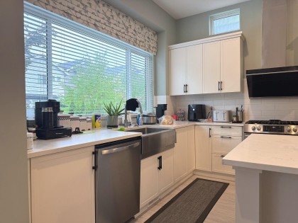Photo 7 at 23192 113b Avenue, East Central, Maple Ridge