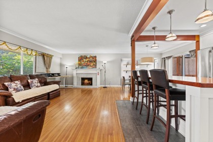 Photo 6 at 1594 Elinor Crescent, Mary Hill, Port Coquitlam
