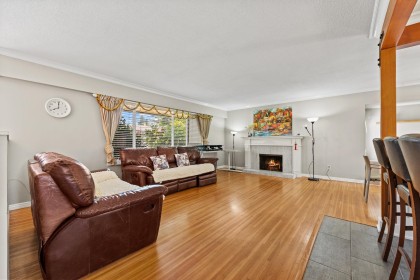 Photo 3 at 1594 Elinor Crescent, Mary Hill, Port Coquitlam