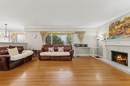 Photo 4 at 1594 Elinor Crescent, Mary Hill, Port Coquitlam
