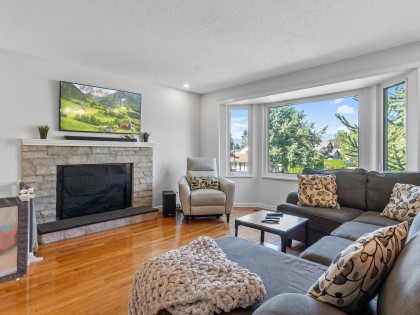 Photo 3 at 20360 Thorne Avenue, Southwest Maple Ridge, Maple Ridge