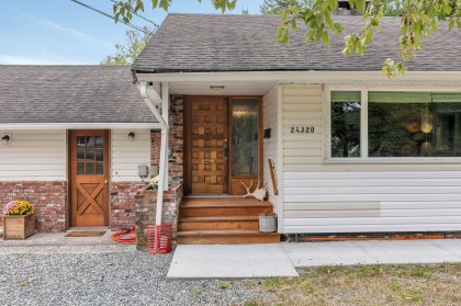 Photo 3 at 24320 116 Avenue, Cottonwood MR, Maple Ridge