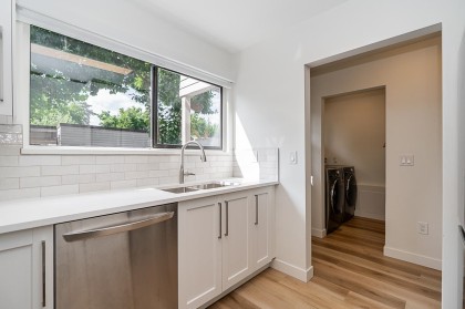 Photo 6 at 3363 Sefton Street, Glenwood PQ, Port Coquitlam