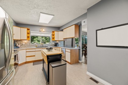 Photo 5 at 1908 Warwick Crescent, Mary Hill, Port Coquitlam