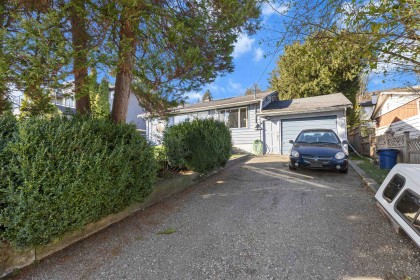Photo 2 at 32739 Fraser Crescent, Mission BC, Mission