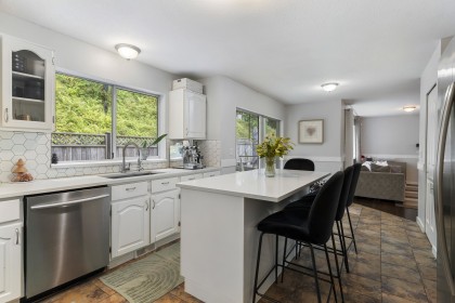 Photo 4 at 26280 Grant Avenue, Thornhill MR, Maple Ridge