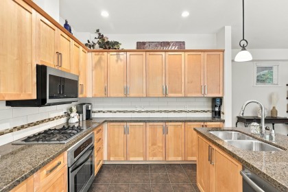 Photo 7 at 39 - 22865 Telosky Avenue, East Central, Maple Ridge
