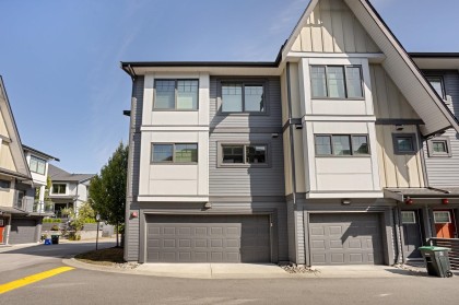 Photo 2 at 32 - 19451 Sutton Avenue, South Meadows, Pitt Meadows
