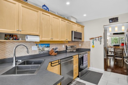 Photo 6 at 22 - 22740 116 Avenue, East Central, Maple Ridge