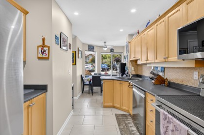 Photo 9 at 22 - 22740 116 Avenue, East Central, Maple Ridge