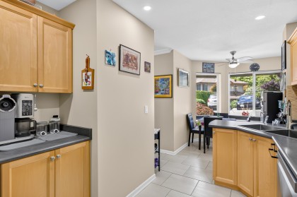 Photo 8 at 22 - 22740 116 Avenue, East Central, Maple Ridge