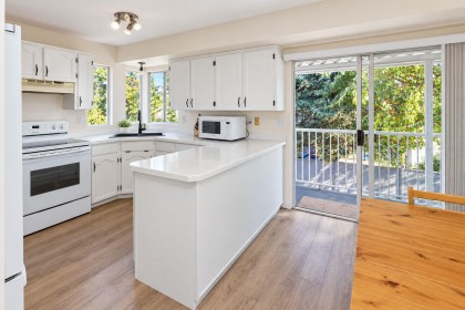 Photo 5 at 12232 Cypress Court, Mid Meadows, Pitt Meadows