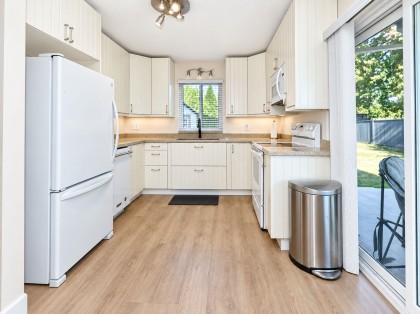 Photo 11 at 12232 Cypress Court, Mid Meadows, Pitt Meadows