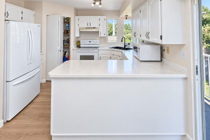 Photo 4 at 12232 Cypress Court, Mid Meadows, Pitt Meadows