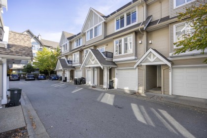 Photo 3 at 42 - 19141 124 Avenue, Mid Meadows, Pitt Meadows