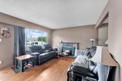Photo 3 at 24931 121 Avenue, Websters Corners, Maple Ridge