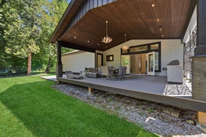 Photo 3 at 23257 Dogwood Avenue, East Central, Maple Ridge
