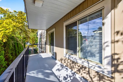 Photo 2 at 210 - 22290 North Avenue, West Central, Maple Ridge