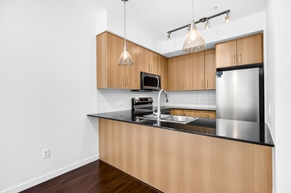 Photo 6 at 210 - 22290 North Avenue, West Central, Maple Ridge