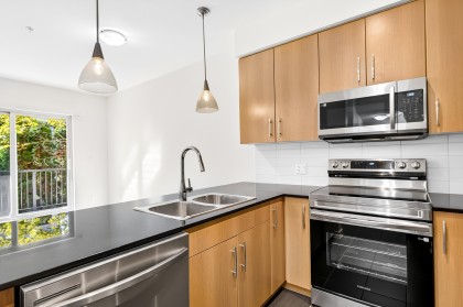 Photo 1 at 210 - 22290 North Avenue, West Central, Maple Ridge