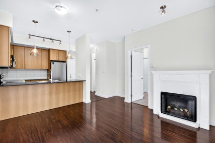 Photo 11 at 210 - 22290 North Avenue, West Central, Maple Ridge