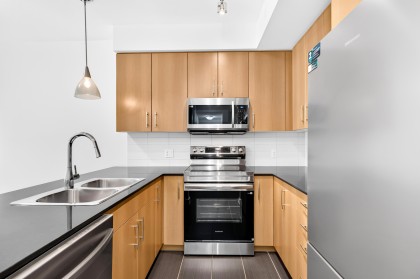 Photo 4 at 210 - 22290 North Avenue, West Central, Maple Ridge