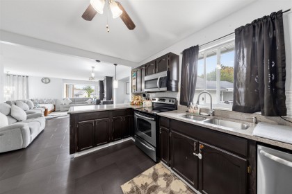 Photo 11 at 22442 125 Avenue, East Central, Maple Ridge