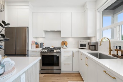 Photo 3 at 25097 112 Avenue, Thornhill MR, Maple Ridge