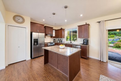 Photo 10 at 10758 Beecham Place, Thornhill MR, Maple Ridge